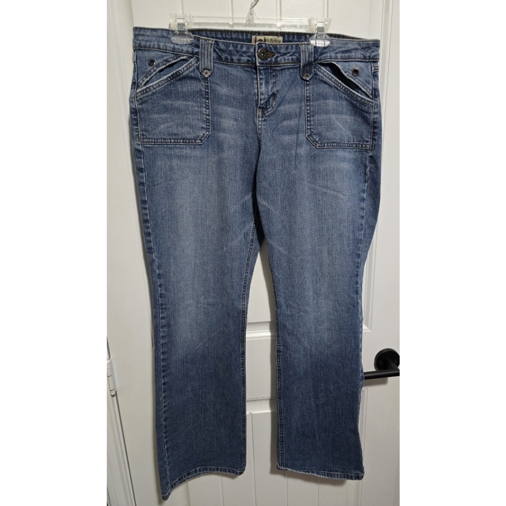 L.e.i. Ashley ultra low rise vintage jeans size 17